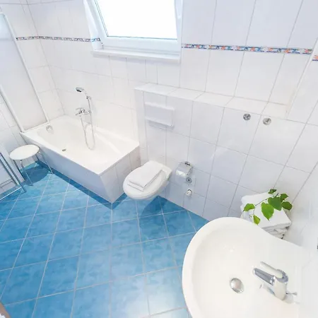 Haus Kastanienblick By Rujana בית נופש בינץ